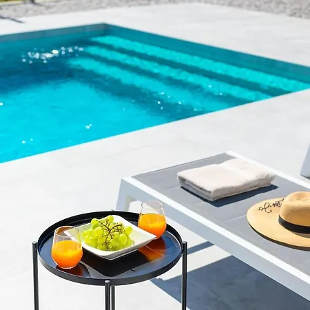 L' Escapade By Istrialux Režanci