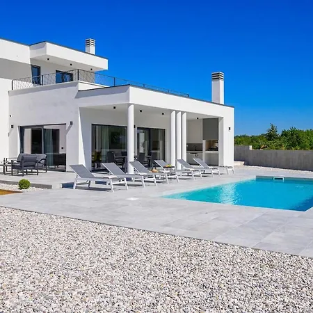 L' Escapade By Istrialux Βίλα