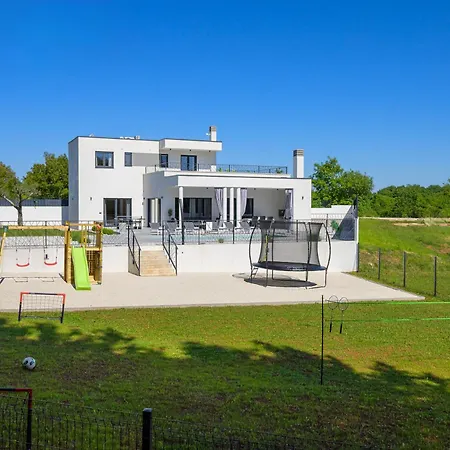 L' Escapade By Istrialux