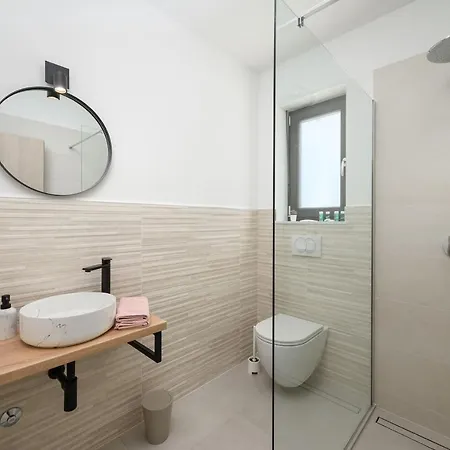 L' Escapade By Istrialux Režanci