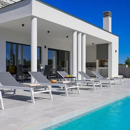 L' Escapade By Istrialux * Režanci