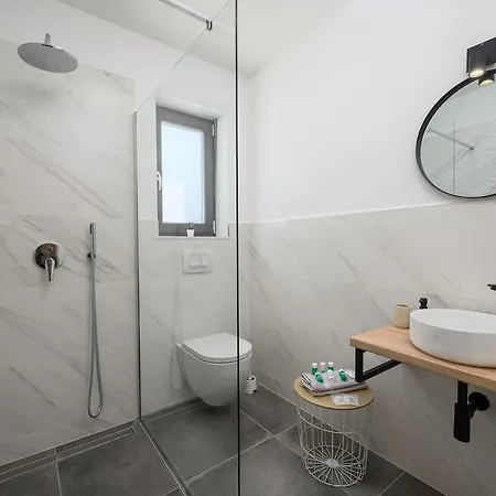 L' Escapade By Istrialux Režanci